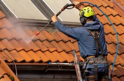Démoussage et hydrofuge de toiture à Saint-Setiers